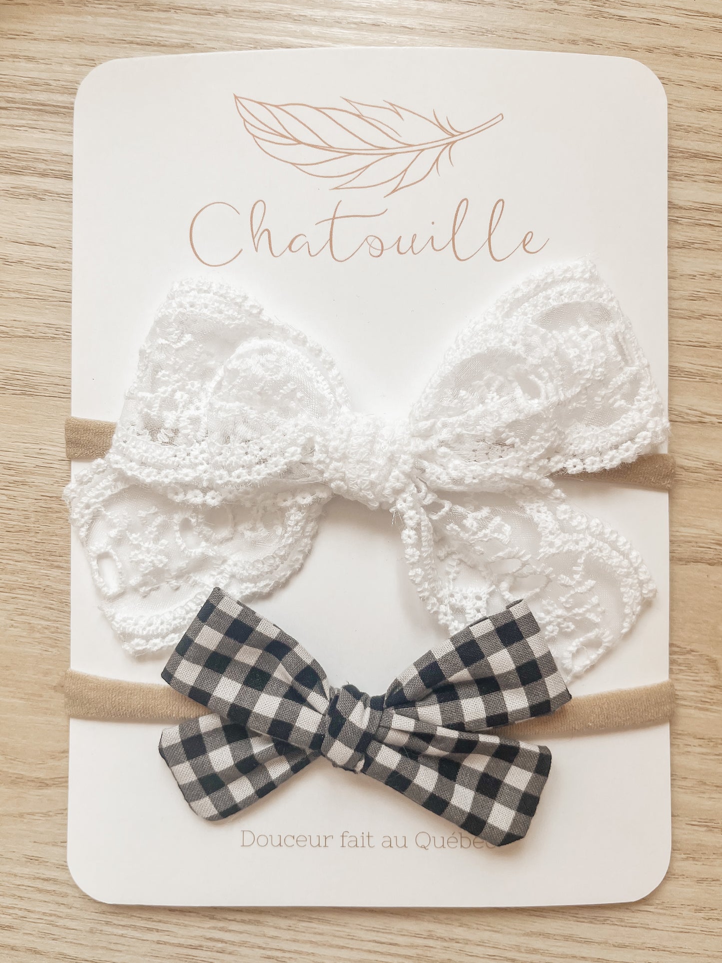 Duo de boucles sur bandeau nude - Grosse boucle dentelle blanche + pigtails gingham noir